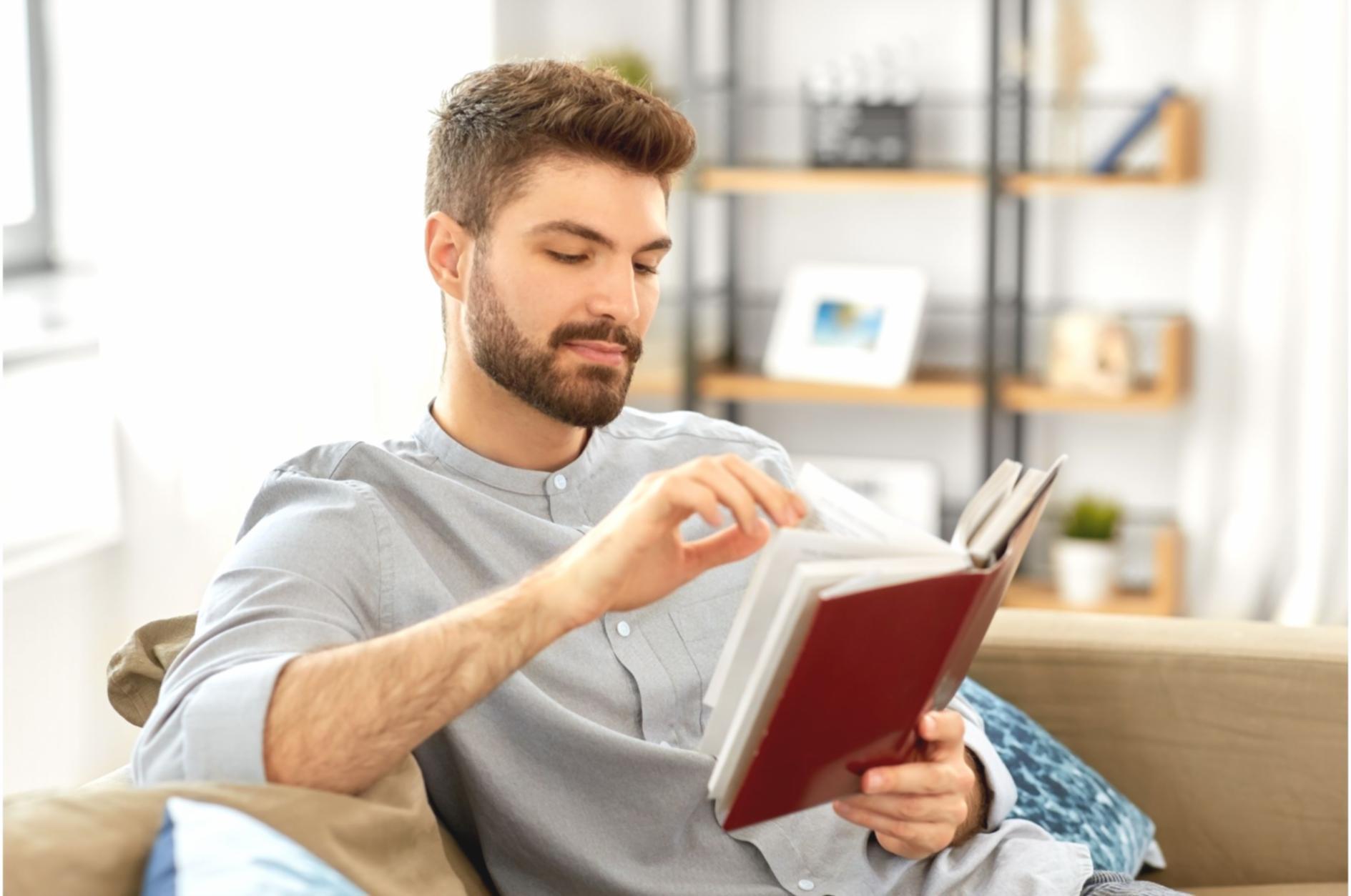 Modernes Bürogebäude in Köln mit Glasfassade und professioneller Arbeitsumgebung